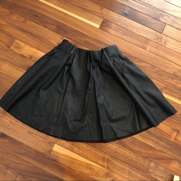 🍉 2/25$ Vero Moda faux leather mini skirt, xs - Picture 1 of 4